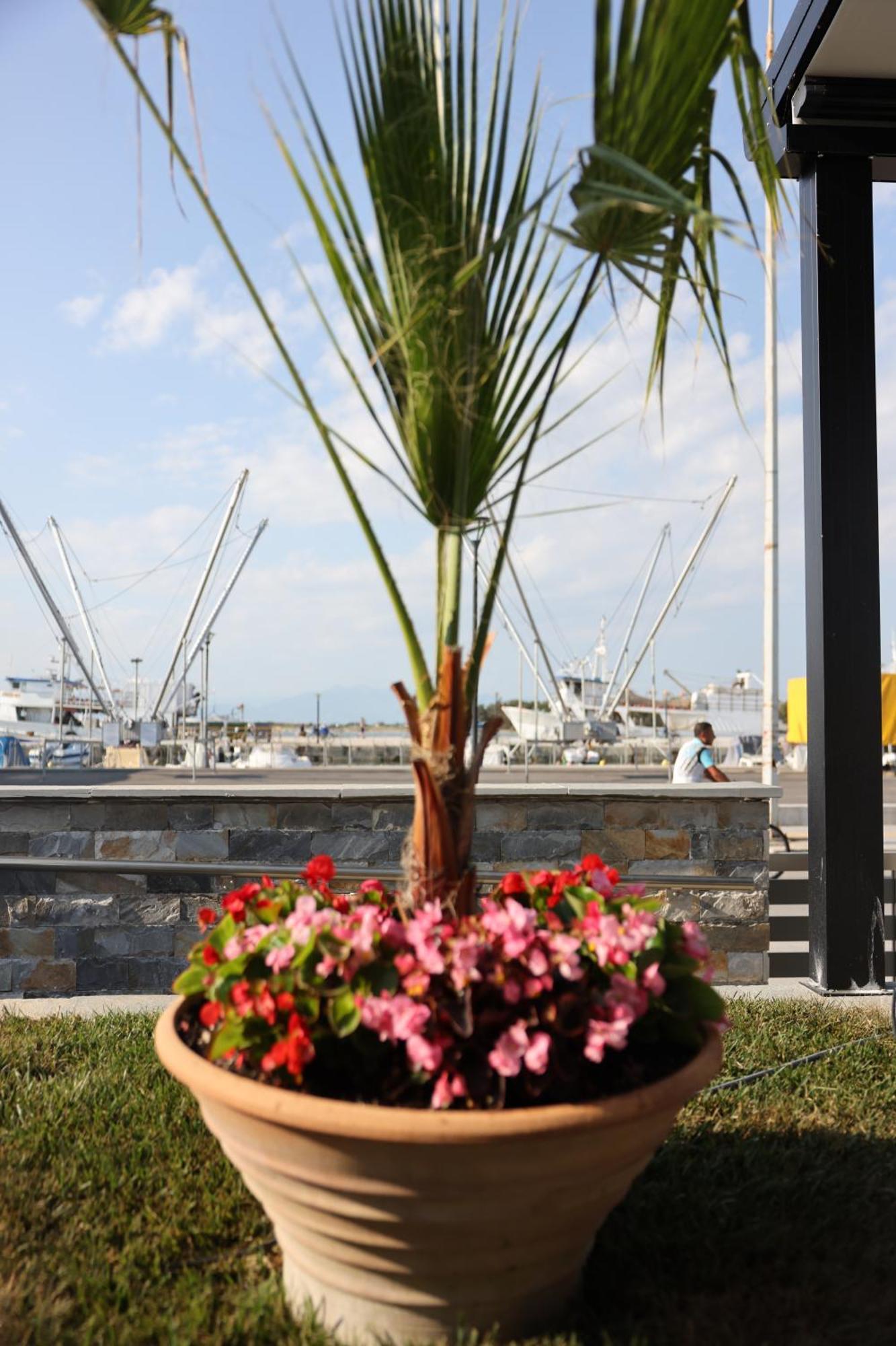 Nautico Rooms Keramotí Esterno foto